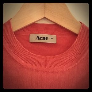 Lia acne top